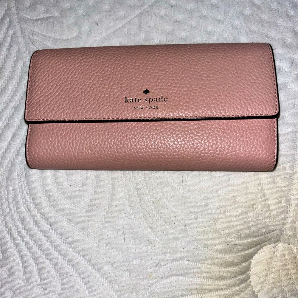 Kate spade wallet. In like new condition